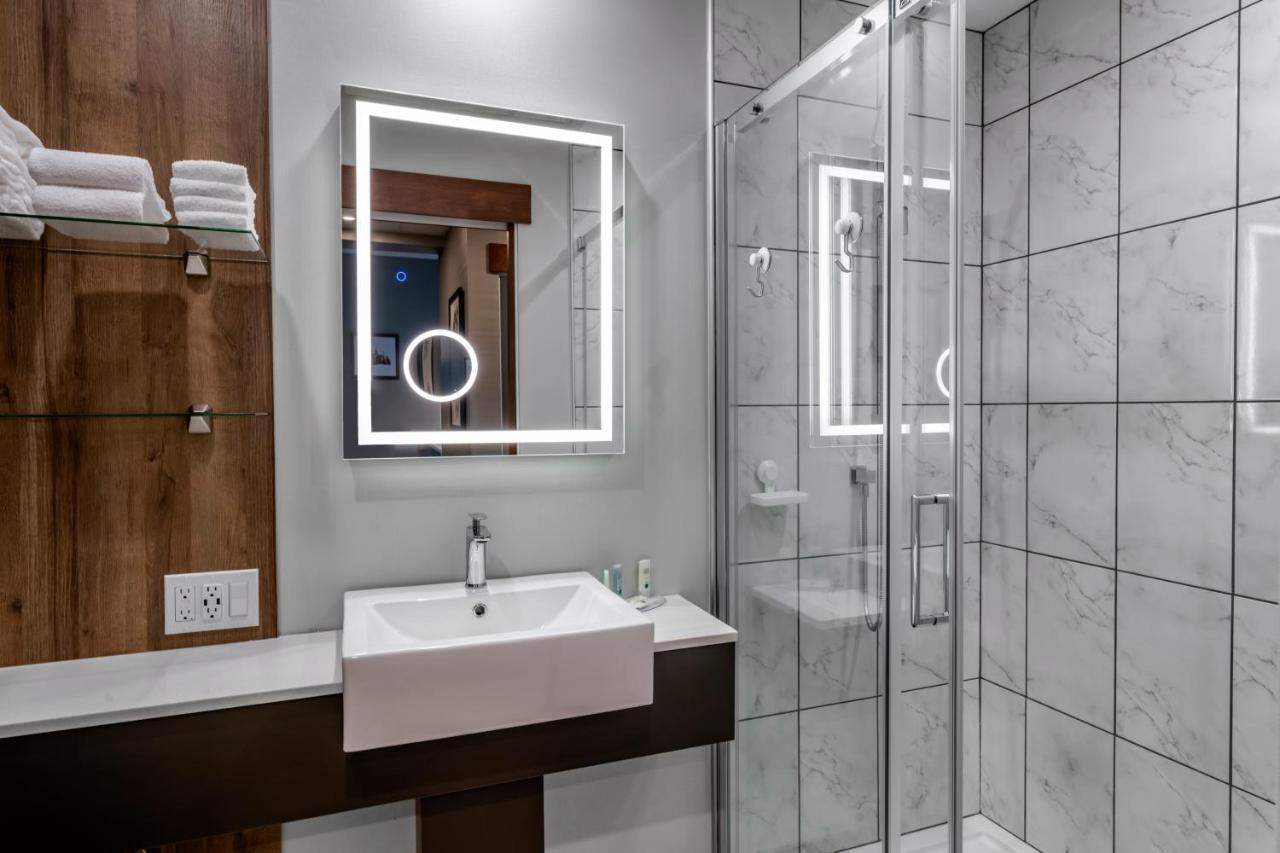 Quality Hotel & Conference Centre Эдмундстон Экстерьер фото